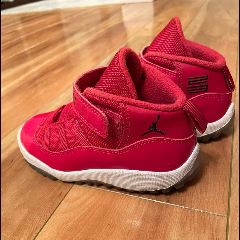 Toddler Jordan Red size 9